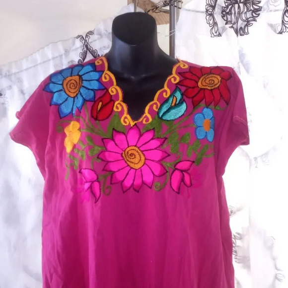 :Mexican embroidery dress size medium and large ( Box DH ) - Picture 2 of 3